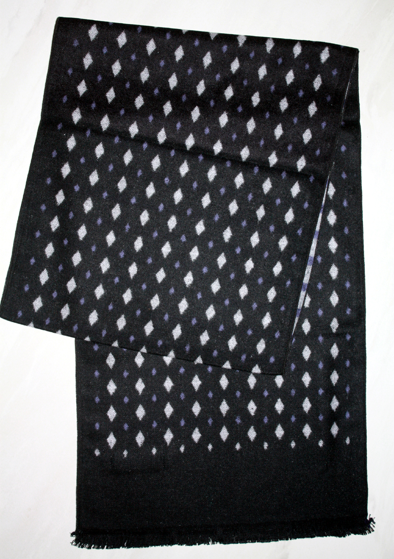 SCARF-BLACK-DIAMOND PATTERN